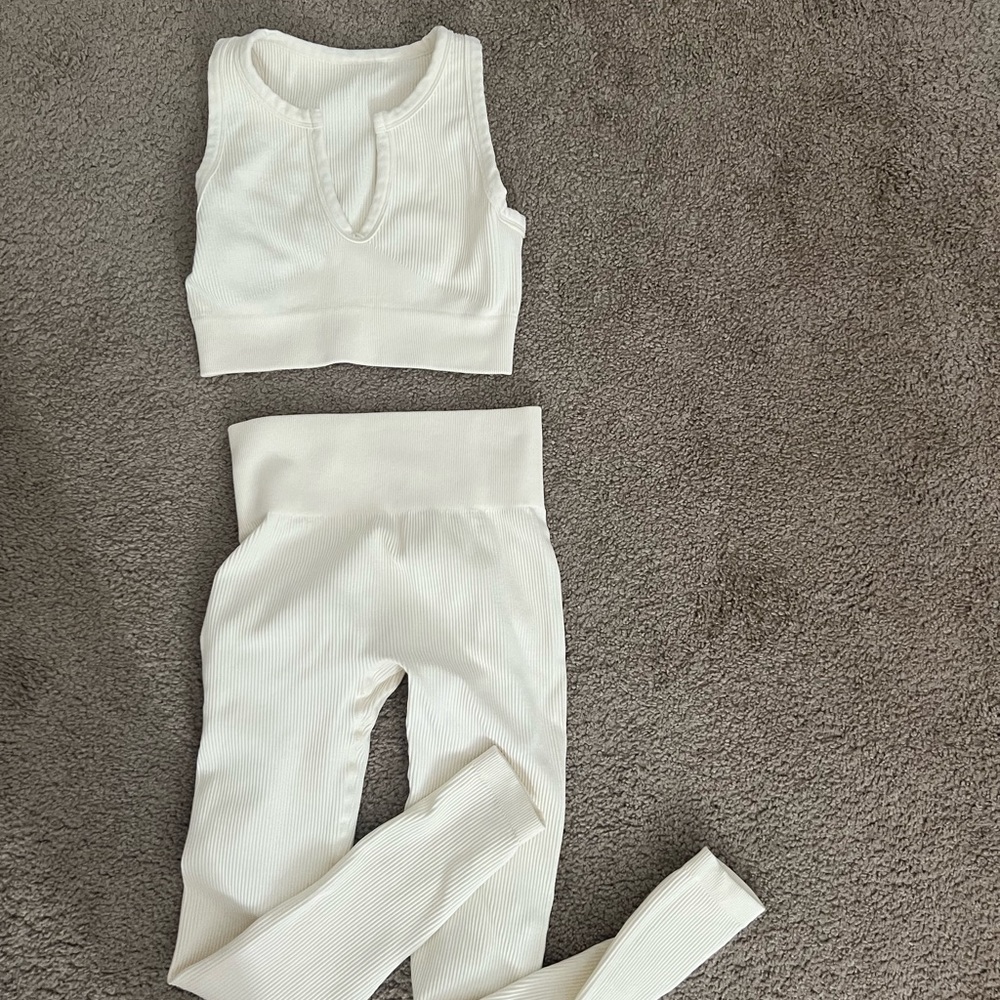 Ribbed athlesuire wear set in bone color